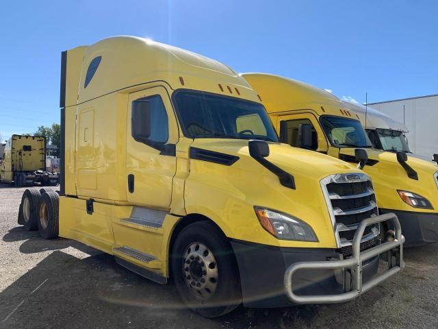  Salvage Freightliner Cascadia 1