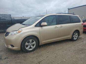  Salvage Toyota Sienna