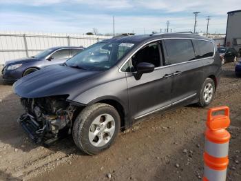  Salvage Chrysler Pacifica