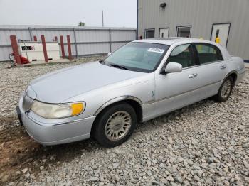  Salvage Lincoln Towncar