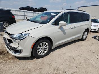  Salvage Chrysler Pacifica