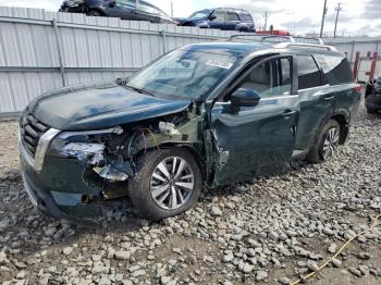  Salvage Nissan Pathfinder