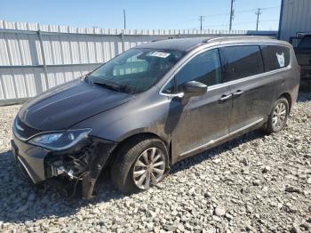  Salvage Chrysler Pacifica