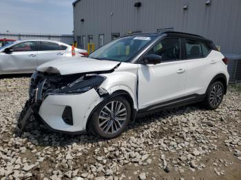  Salvage Nissan Kicks