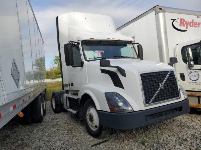  Salvage Volvo Vnl