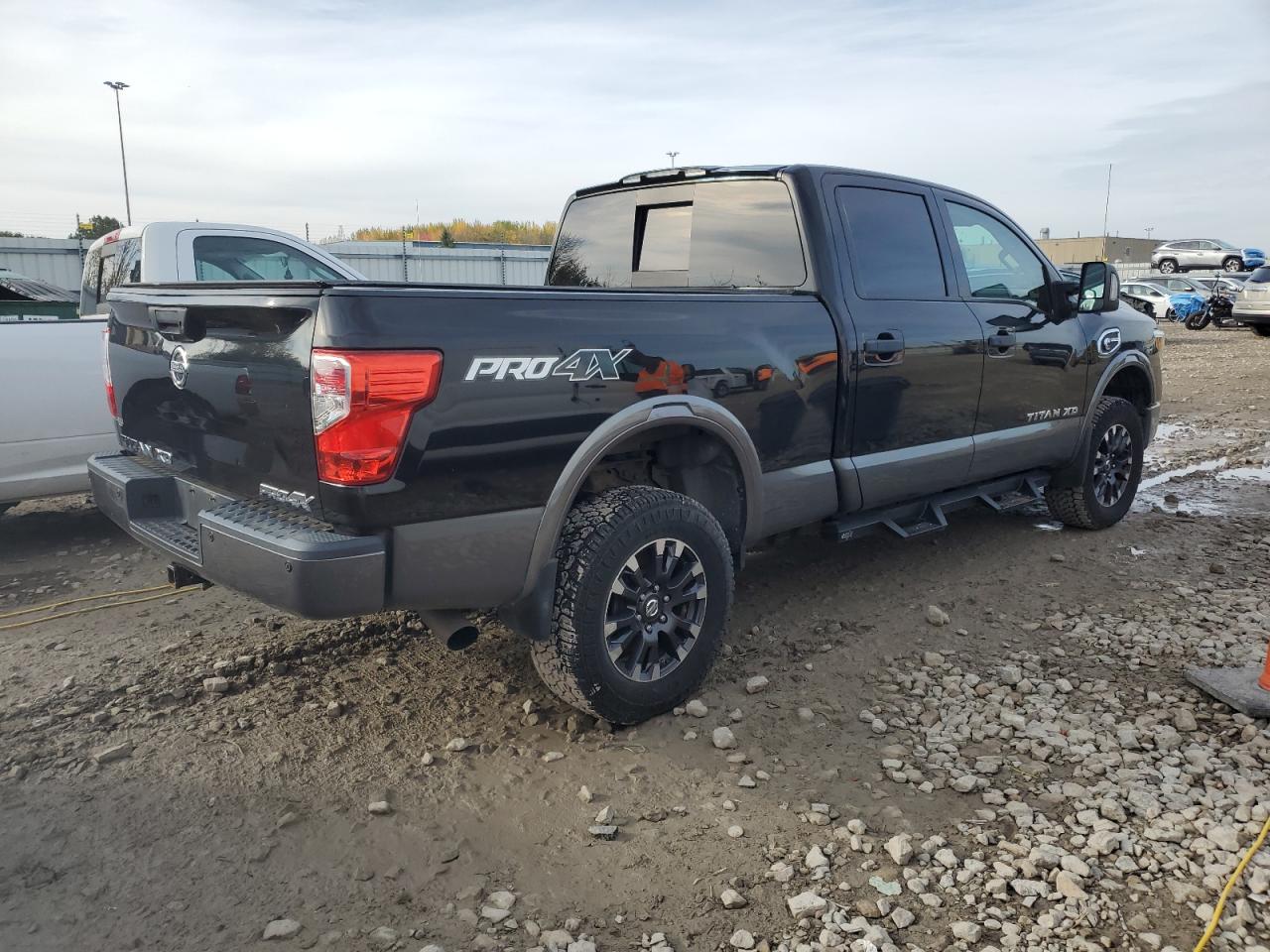 Nissan Titan Sl Image 2