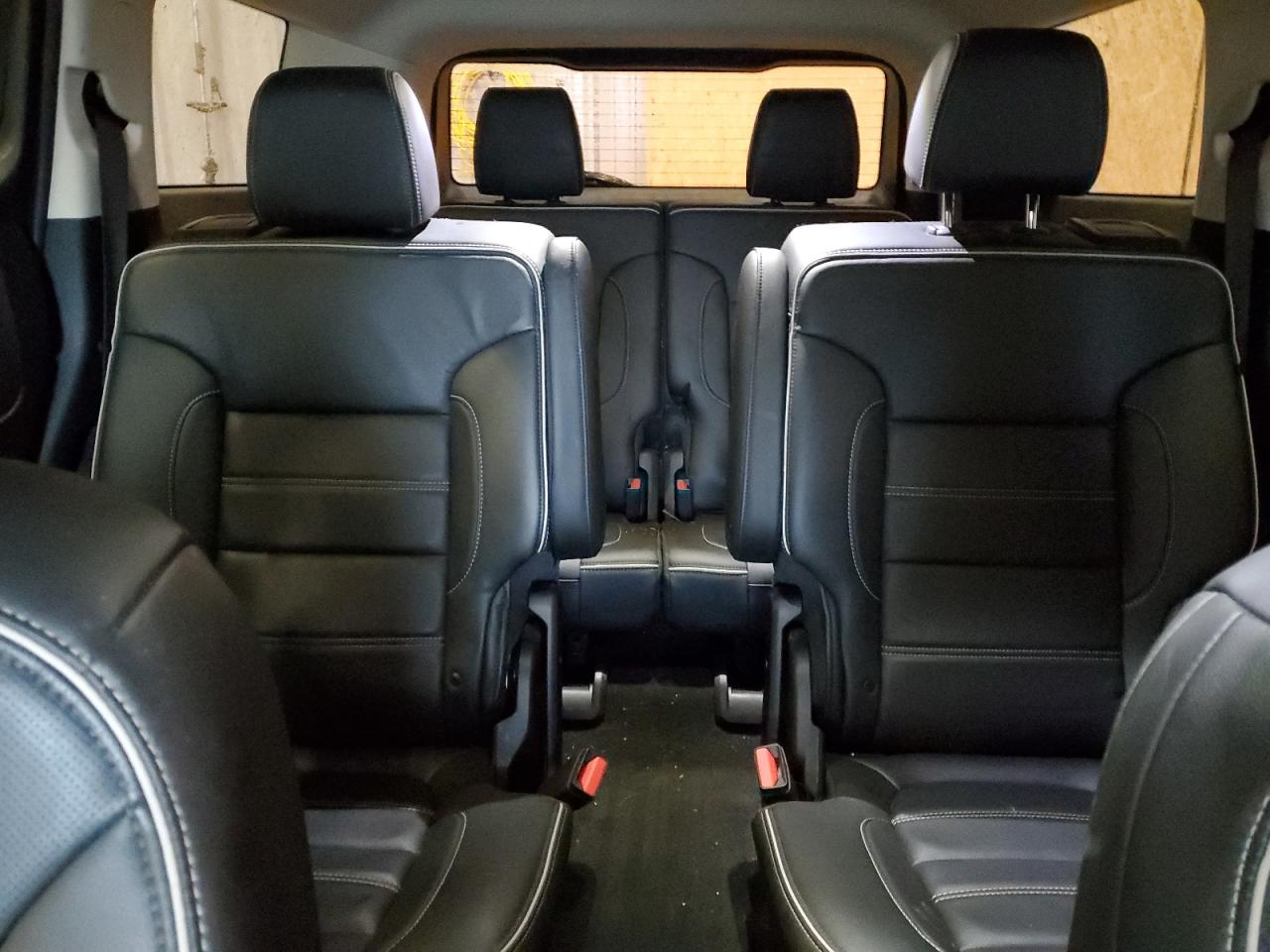 GMC Acadia Denali Image 8