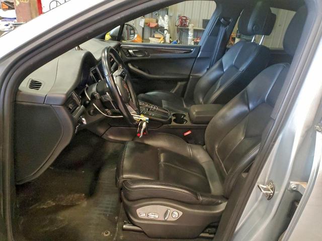 Porsche Macan S Image 9