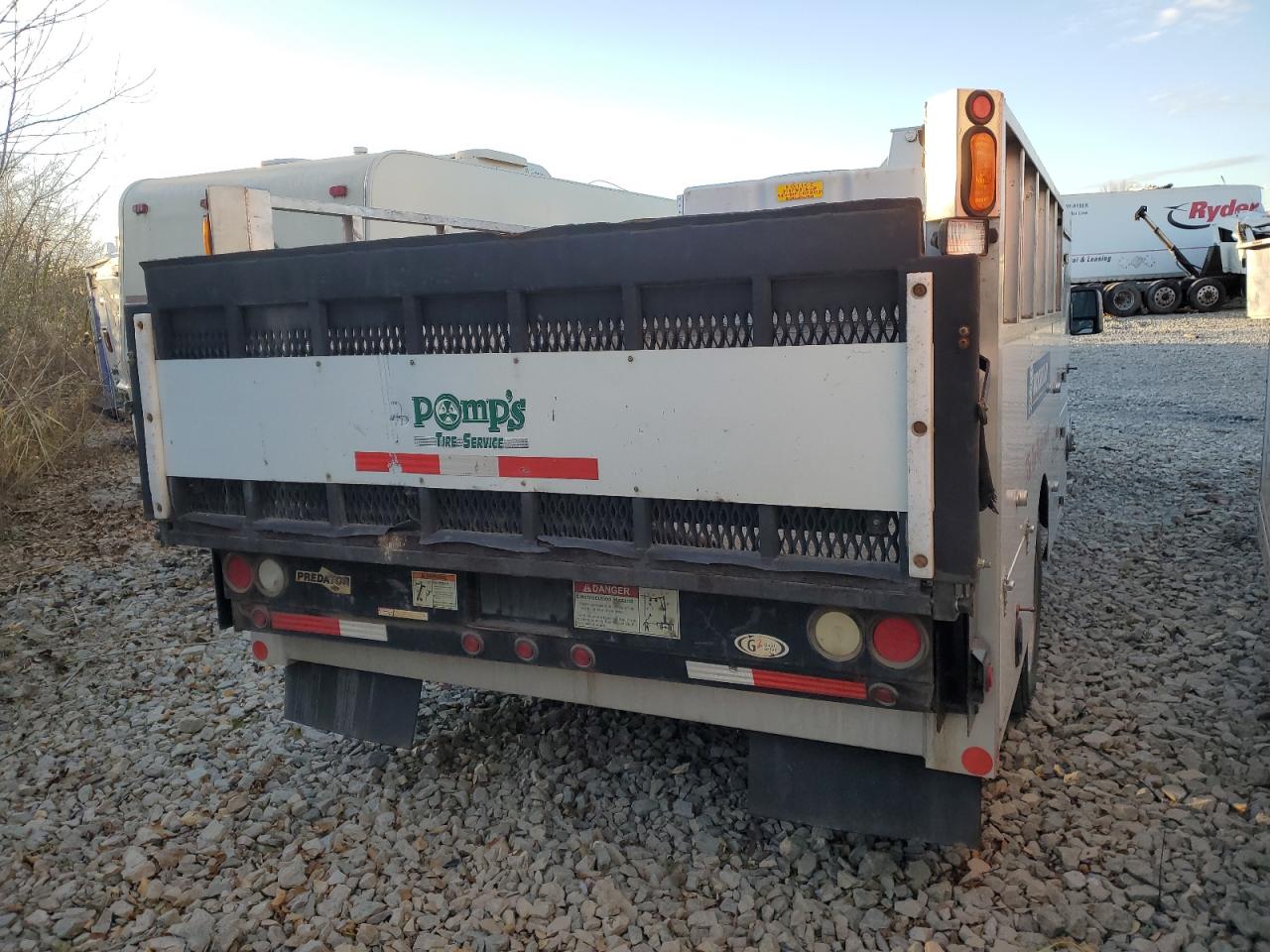 Ford F-550 Super Duty Image 9