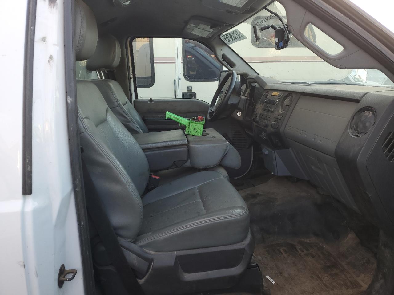 Ford F-550 Super Duty Image 4