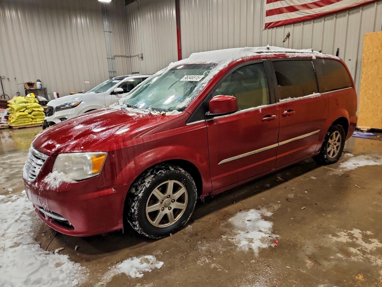 Chrysler Minivan Touring Image 1