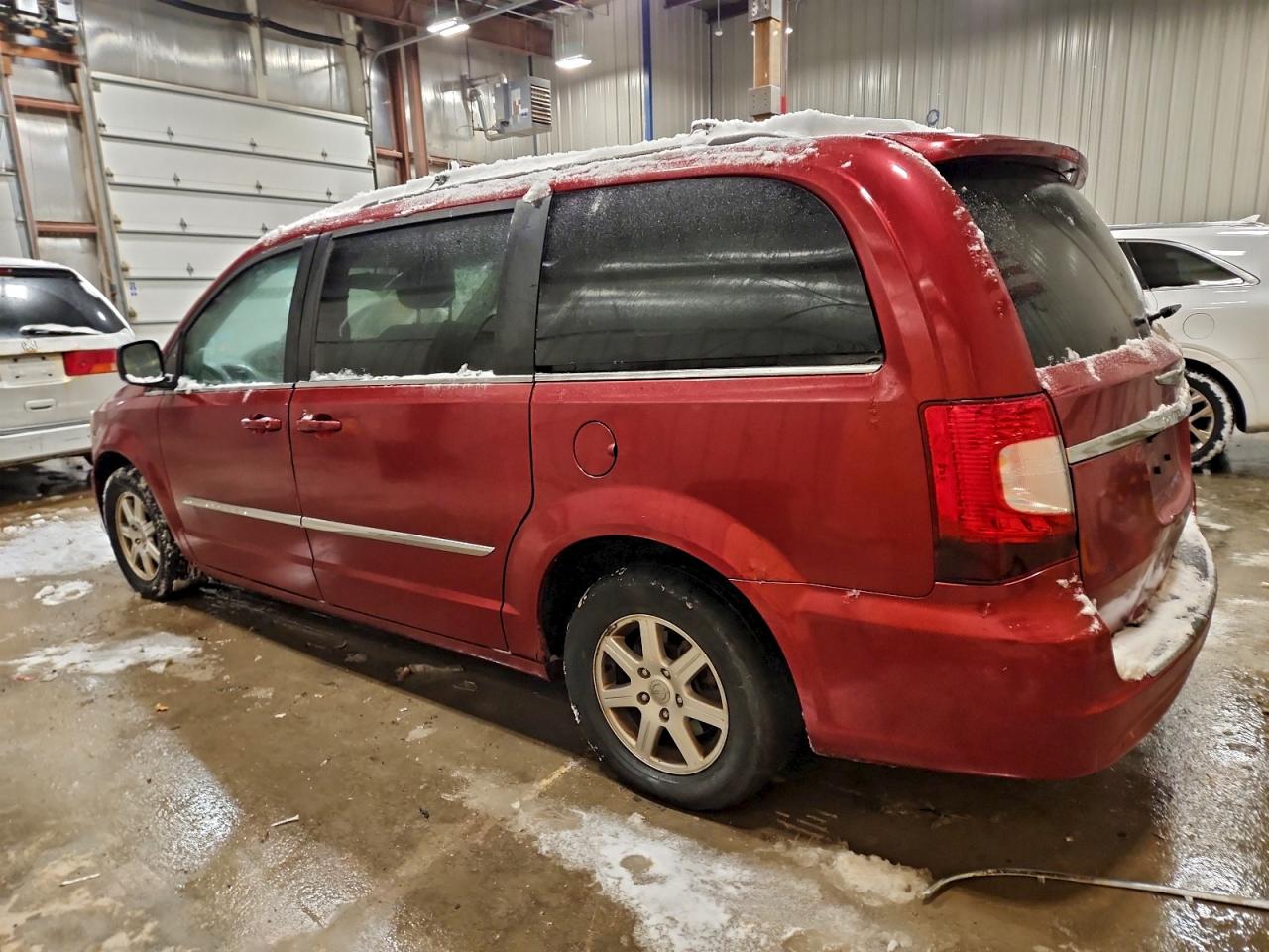 Chrysler Minivan Touring Image 10