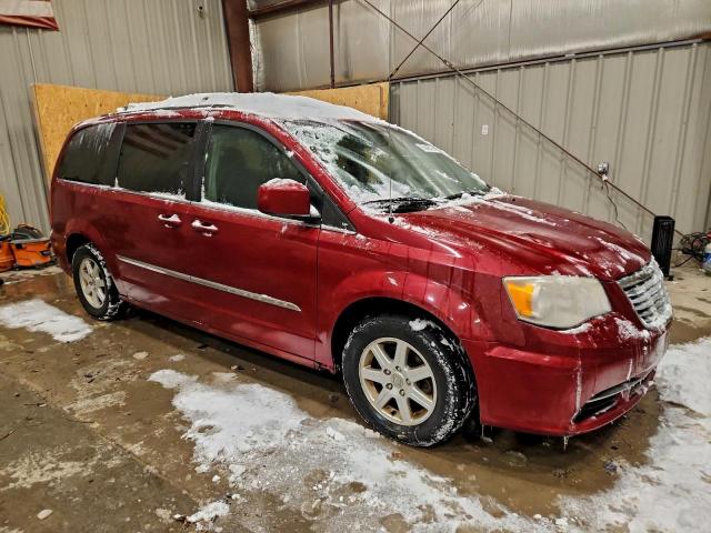 Chrysler Minivan Touring Image 3