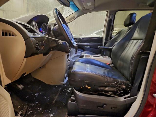 Chrysler Minivan Touring Image 4