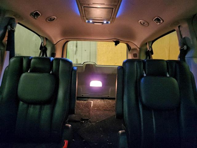 Chrysler Minivan Touring Image 5