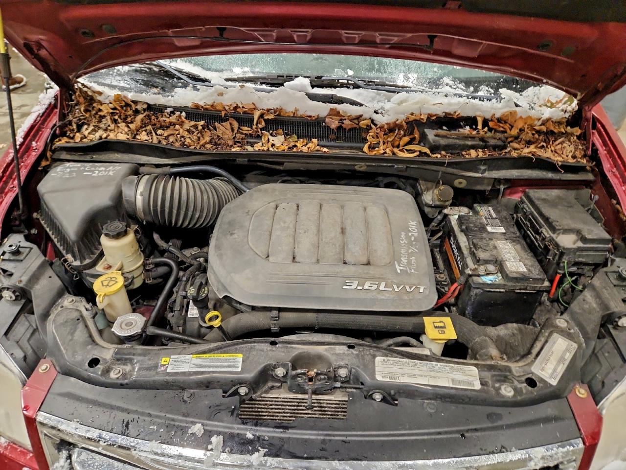 Chrysler Minivan Touring Image 13