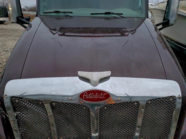 Peterbilt 579 Image 9