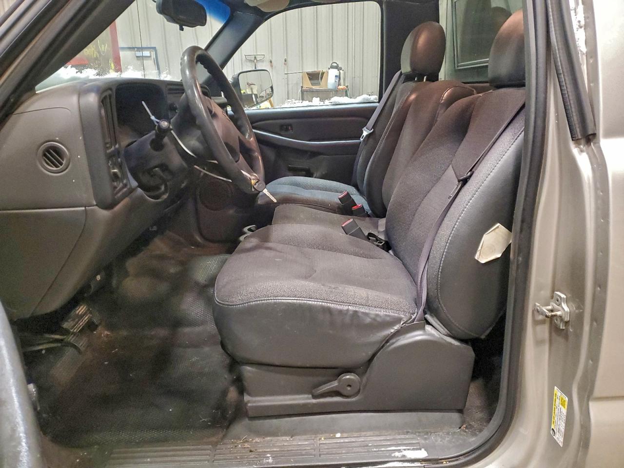 Chevrolet Silverado C1500 Image 5