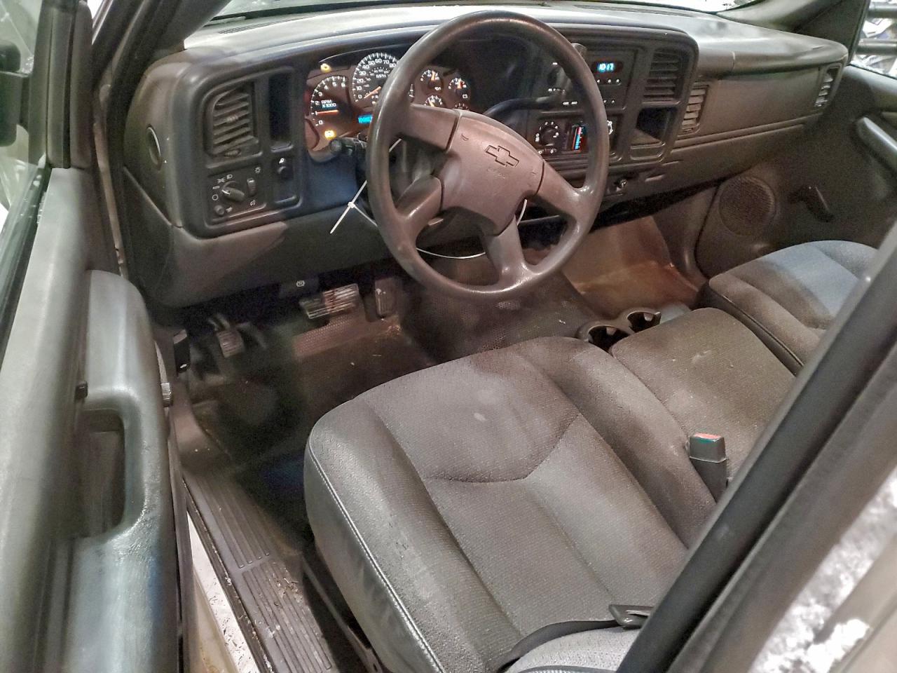 Chevrolet Silverado C1500 Image 6