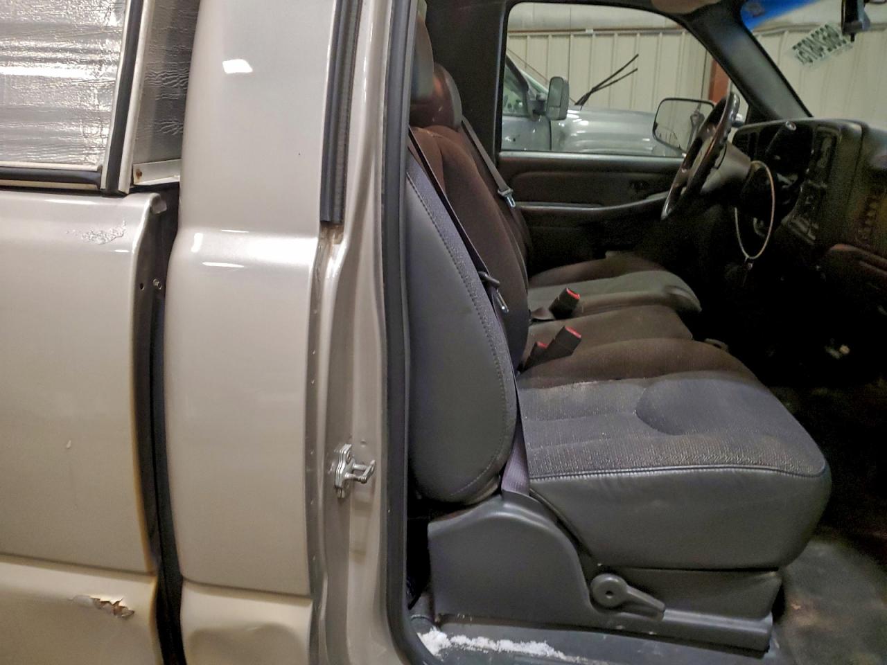 Chevrolet Silverado C1500 Image 8