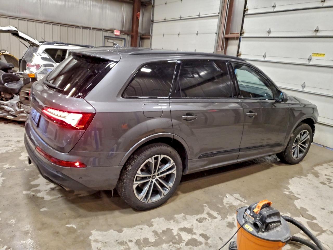 Audi Q7 Premium Plus Image 11