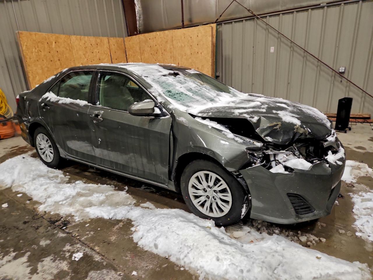 Toyota Camry L Image 2