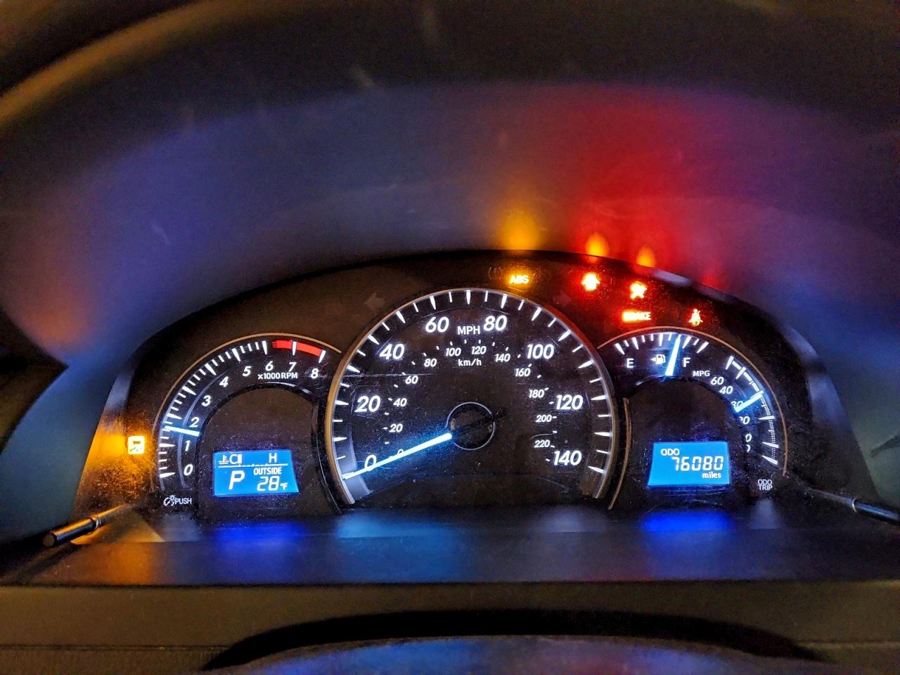 Toyota Camry L Image 5