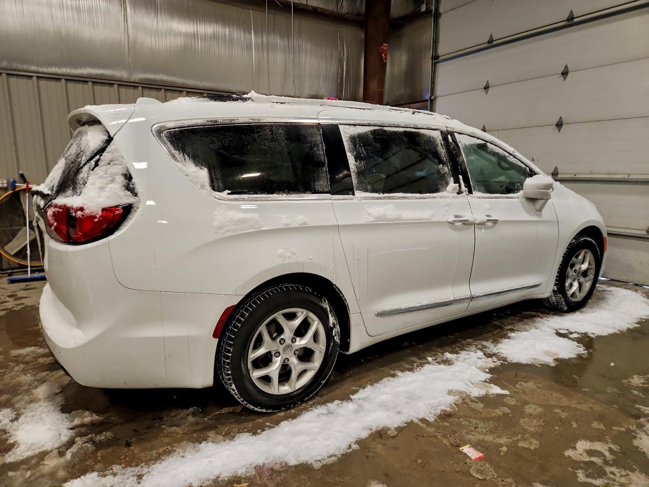 Chrysler Pacifica Touring L Image 6