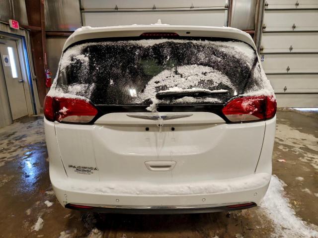 Chrysler Pacifica Touring L Image 10