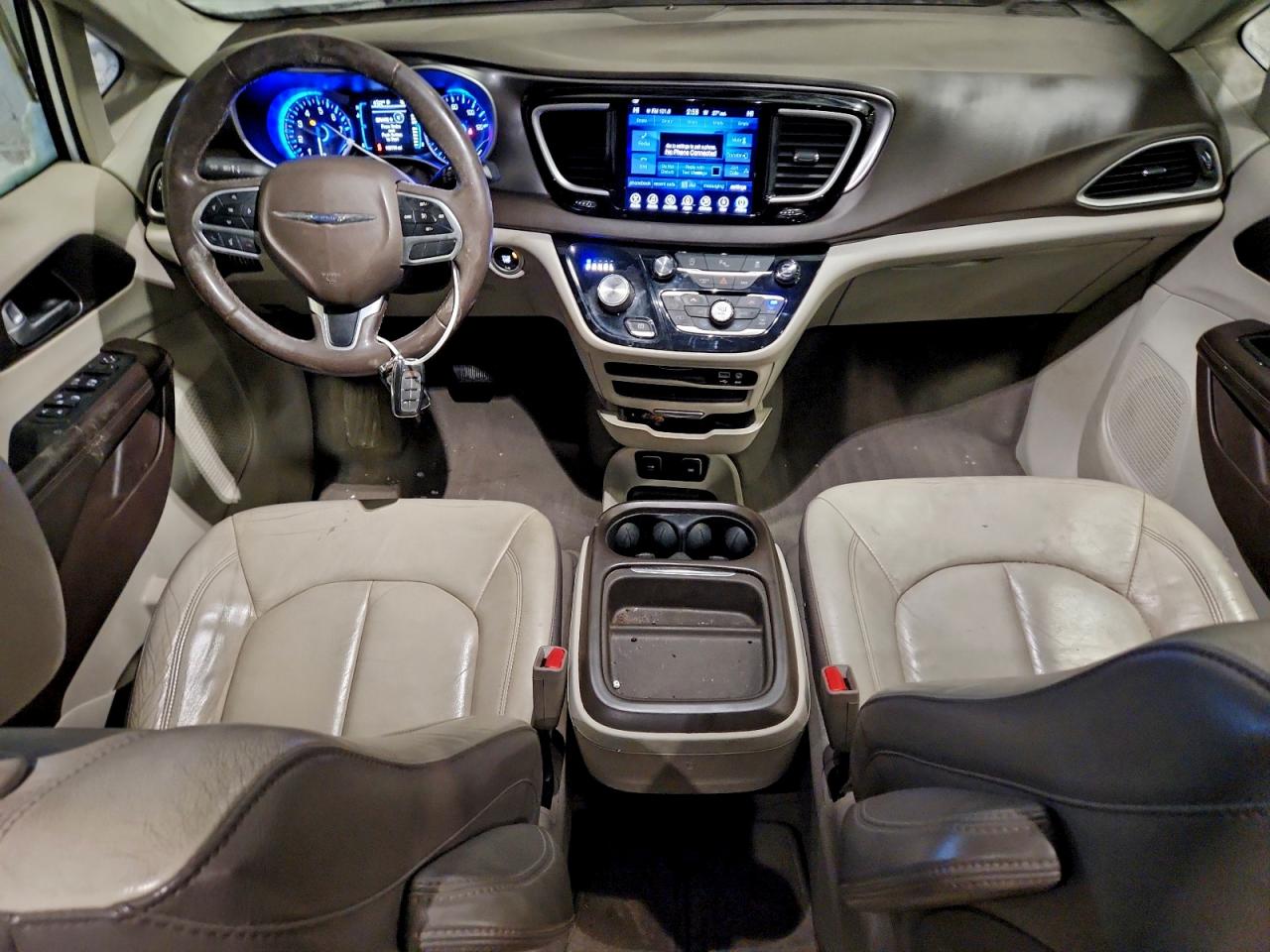 Chrysler Pacifica Touring L Image 12