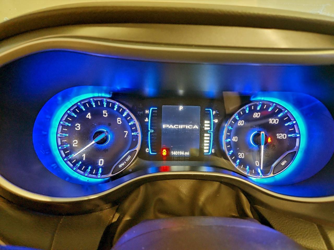 Chrysler Pacifica Touring L Image 7