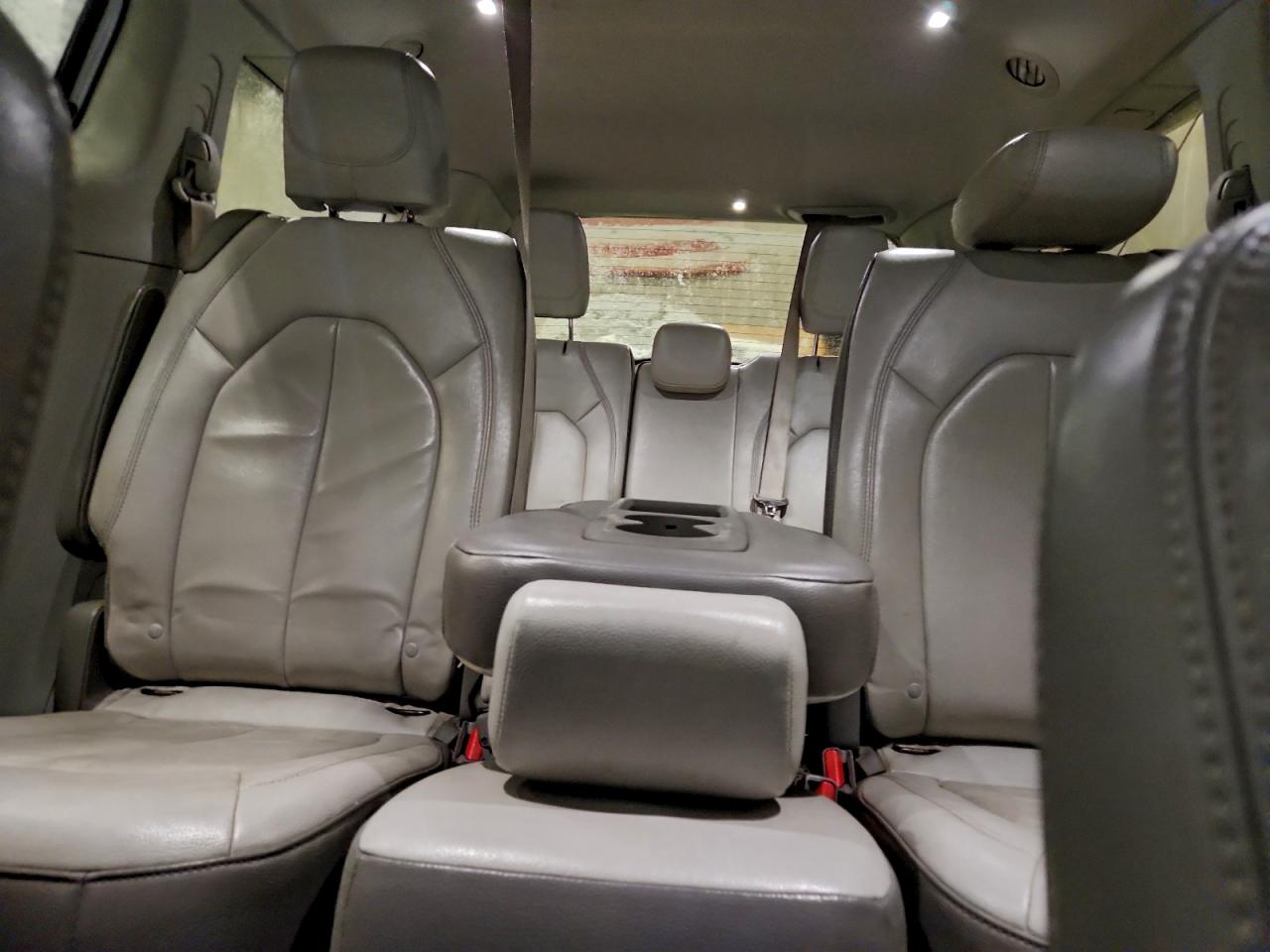 Chrysler Pacifica Touring L Image 3