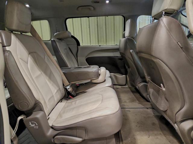 Chrysler Pacifica Touring L Image 11