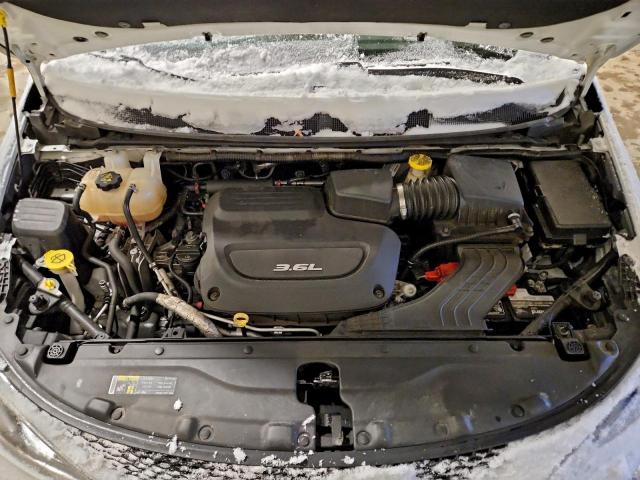 Chrysler Pacifica Touring L Image 4