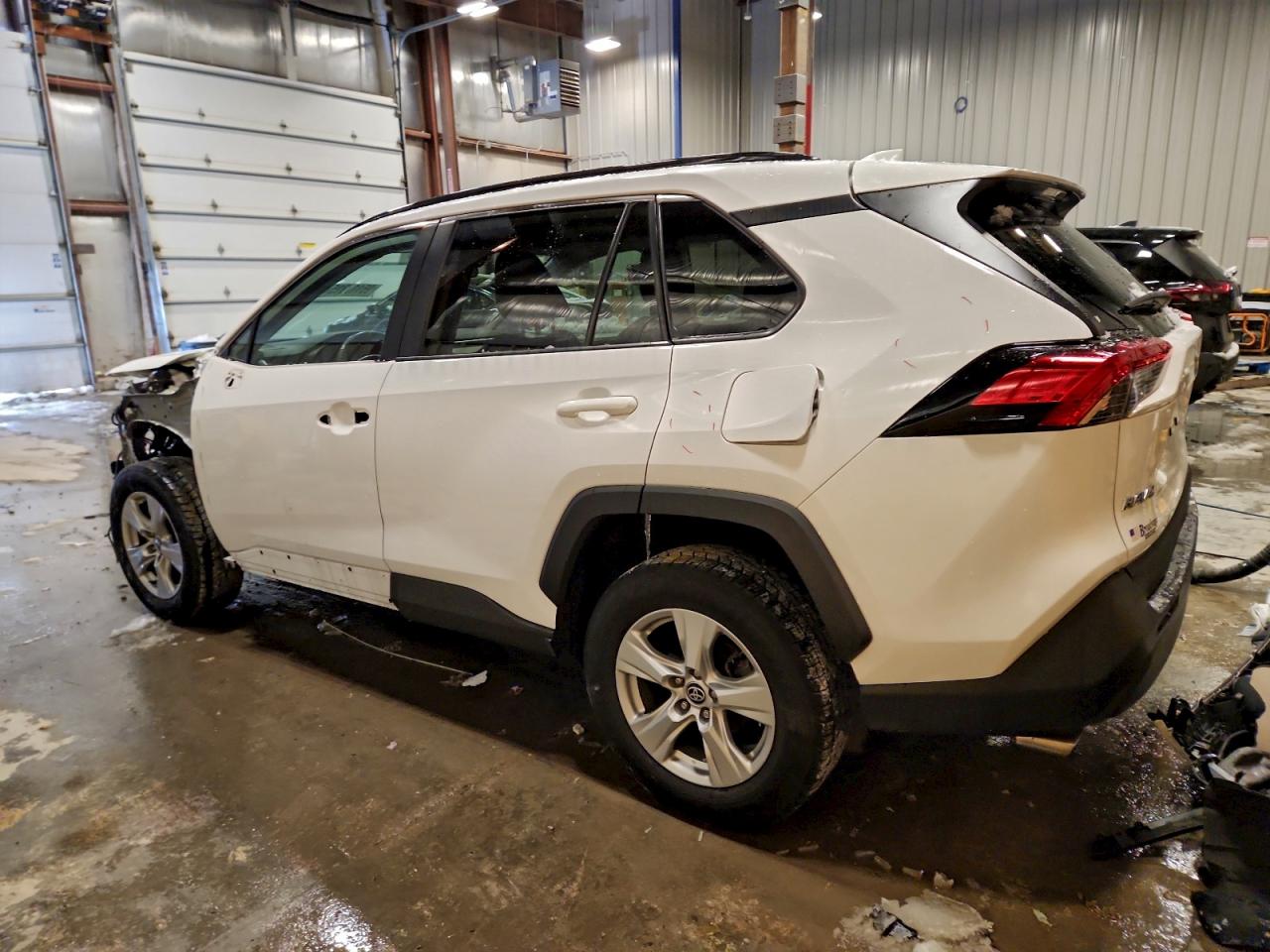 Toyota RAV4 Xle Image 10