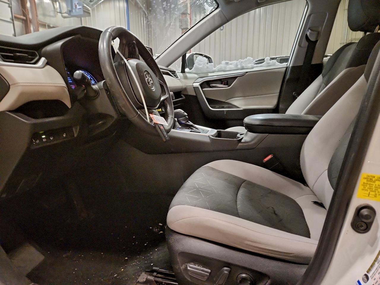 Toyota RAV4 Xle Image 4