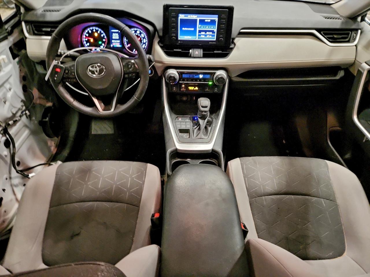 Toyota RAV4 Xle Image 11