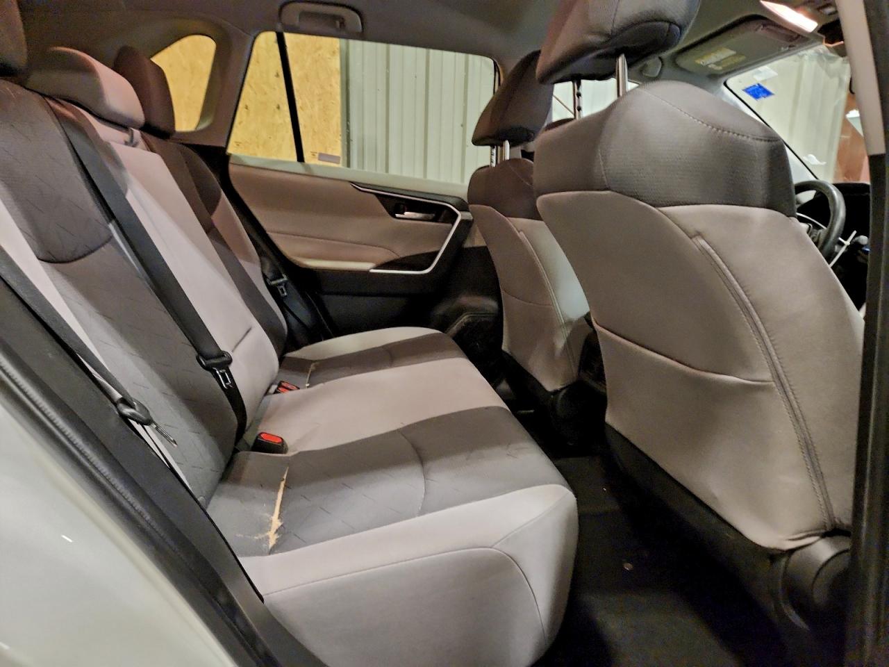 Toyota RAV4 Xle Image 7