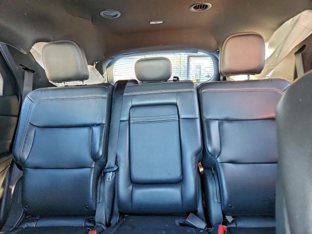 Ford Explorer Xlt Image 8