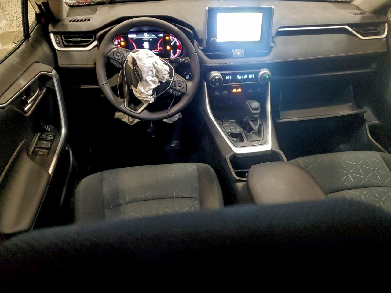 Toyota RAV4 Xle Image 4