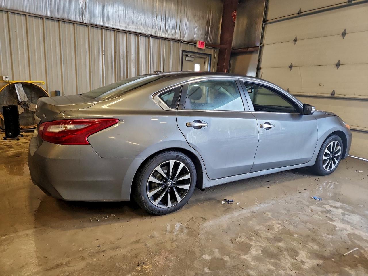 Nissan Altima 2.5 Image 2