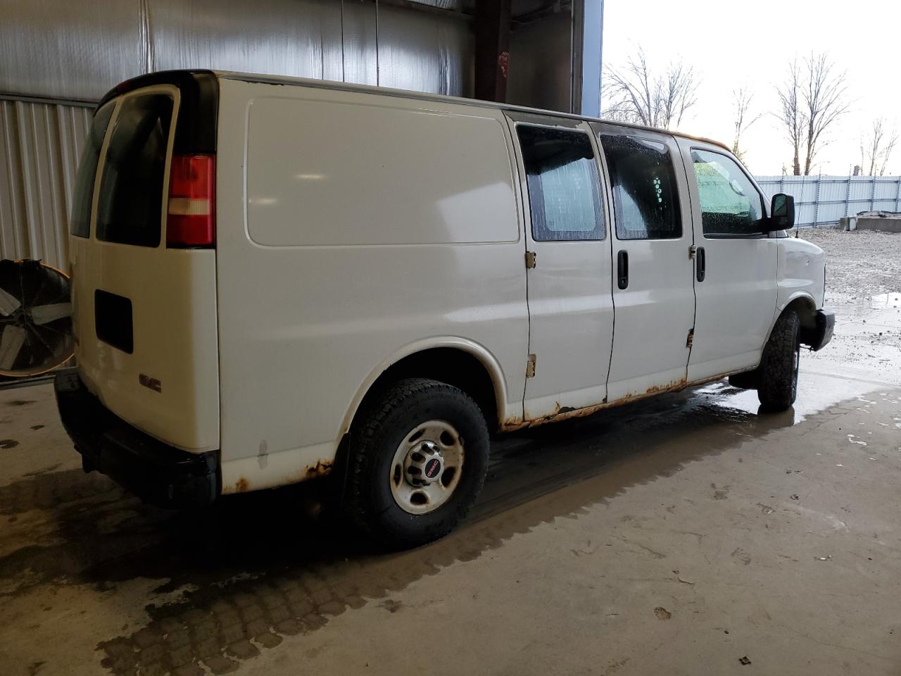 GMC Savana G2500 Image 3
