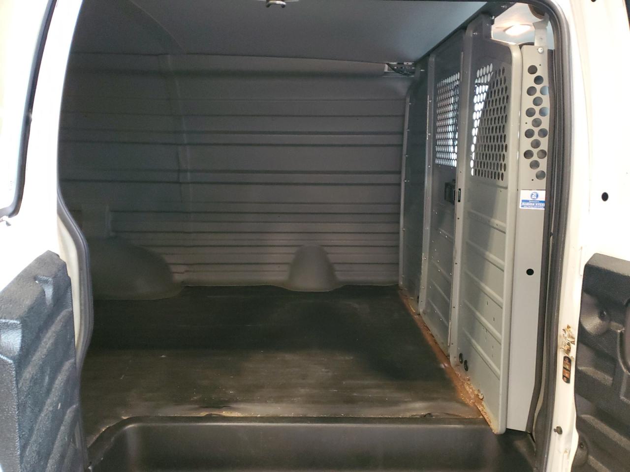 GMC Savana G2500 Image 9