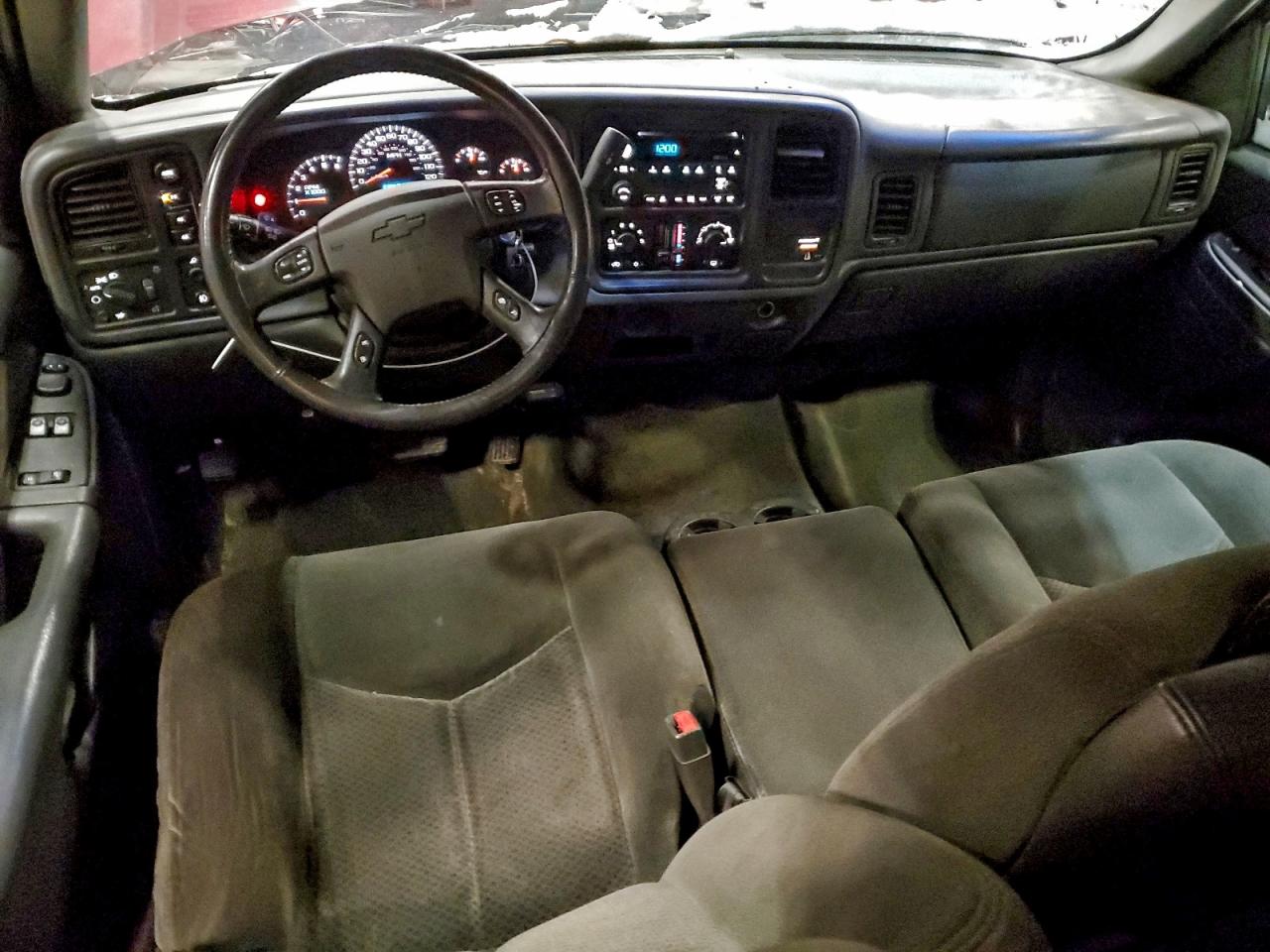 Chevrolet Silverado K1500 Image 9