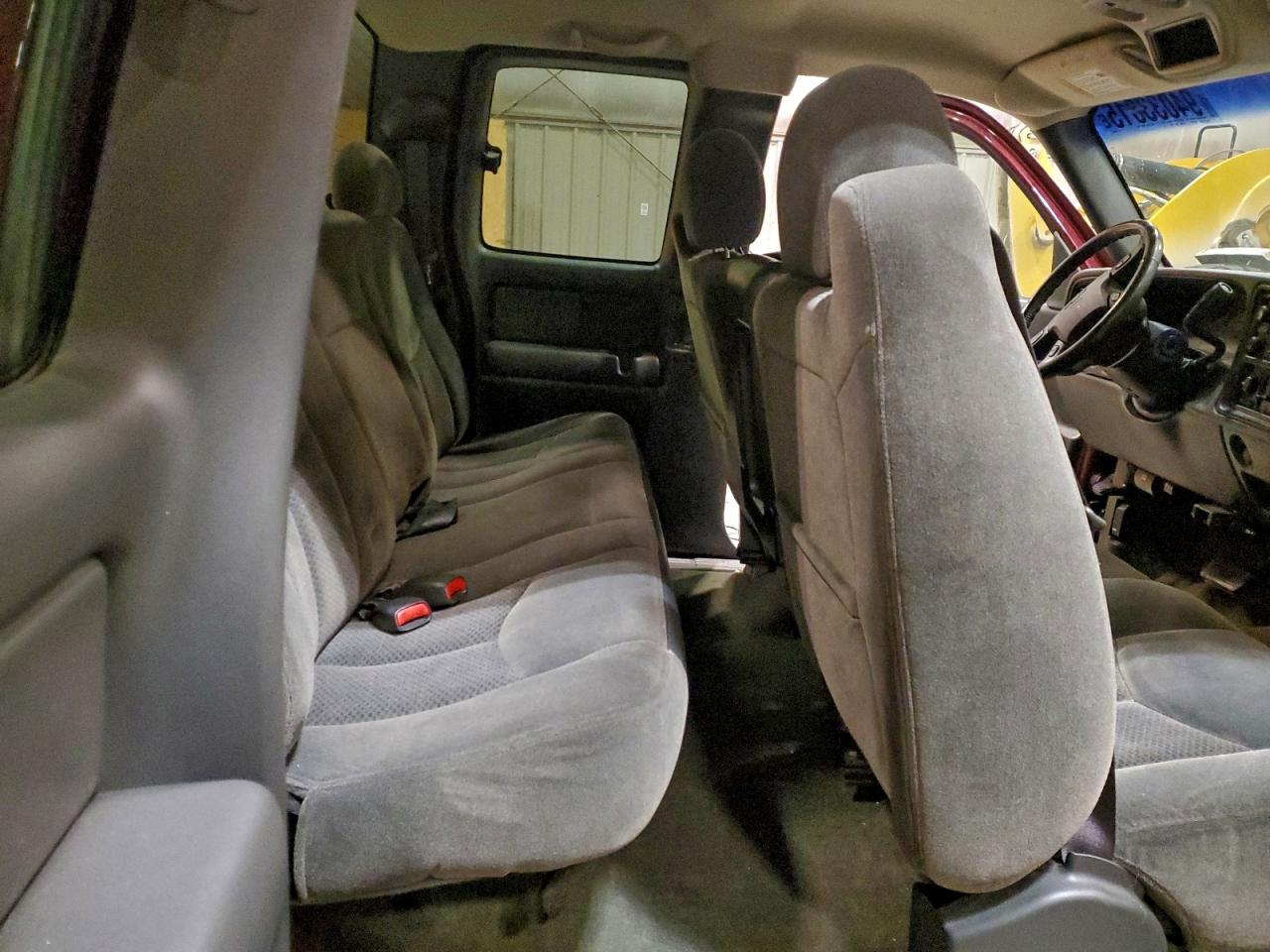 Chevrolet Silverado K1500 Image 2