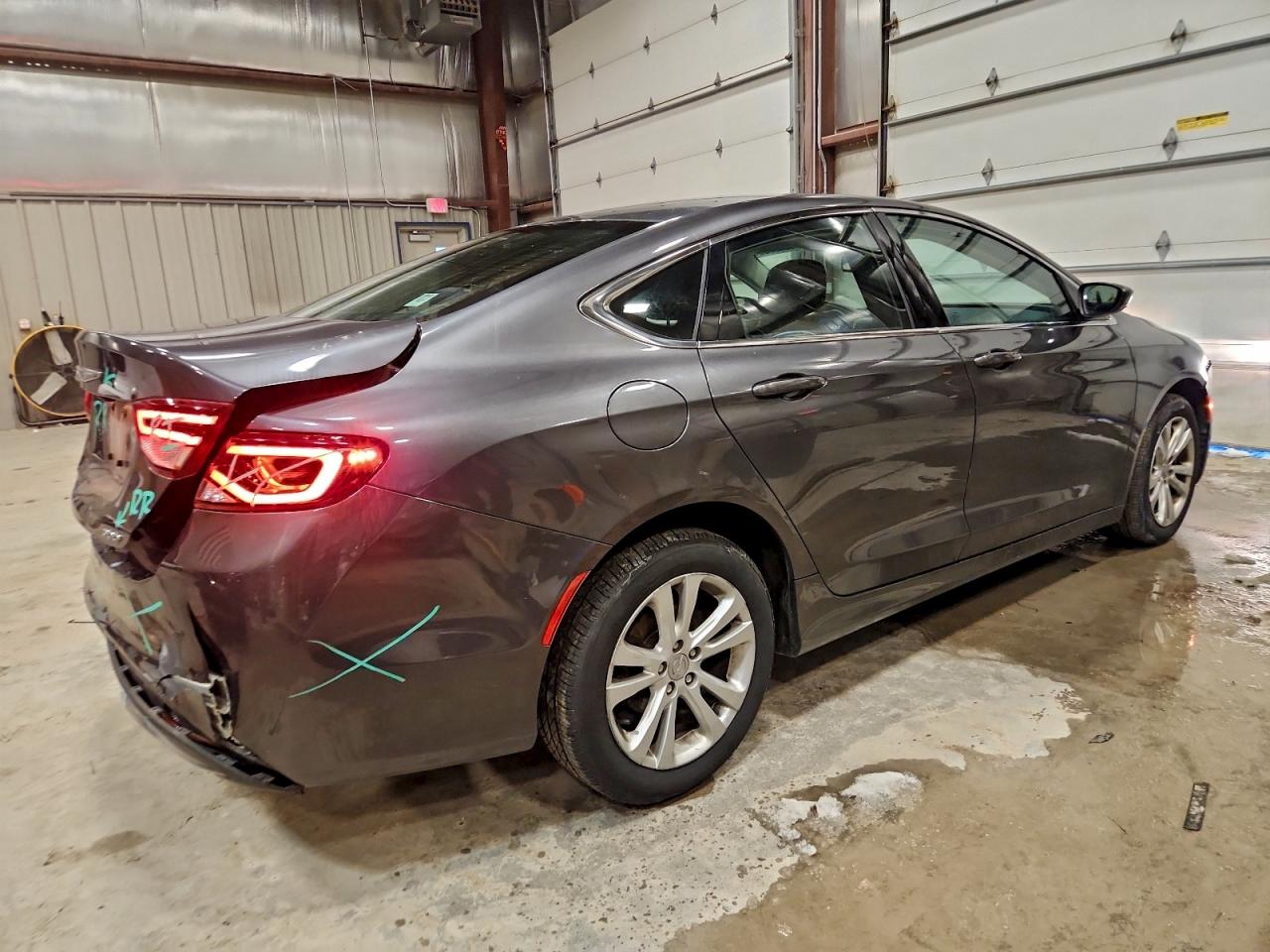 Chrysler 200 Limited Image 11