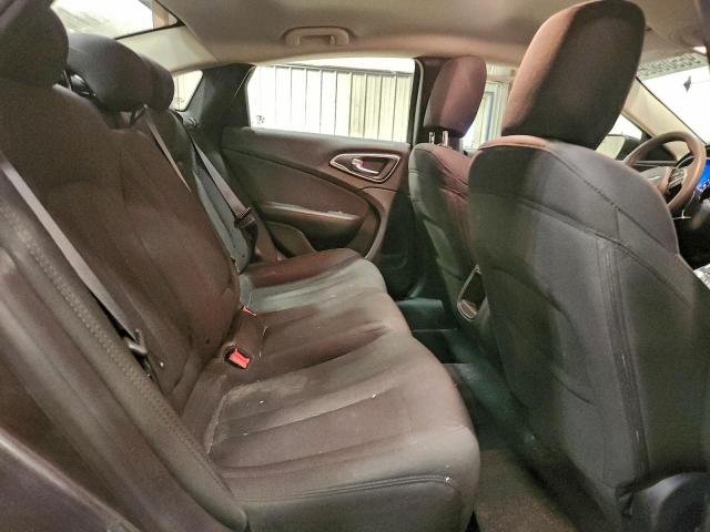 Chrysler 200 Limited Image 10