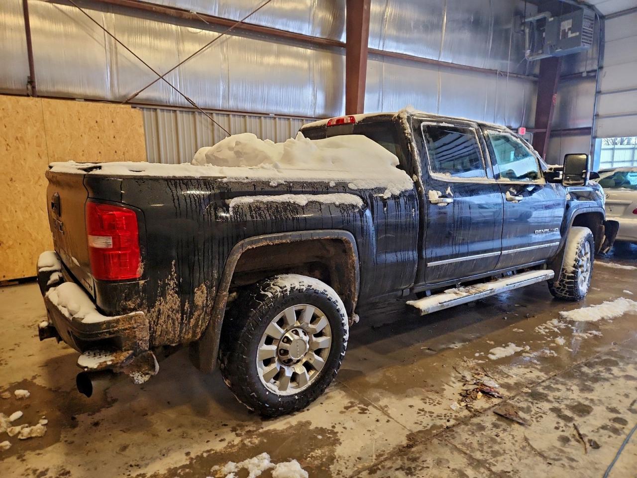 GMC Sierra K2500 Denali Image 9