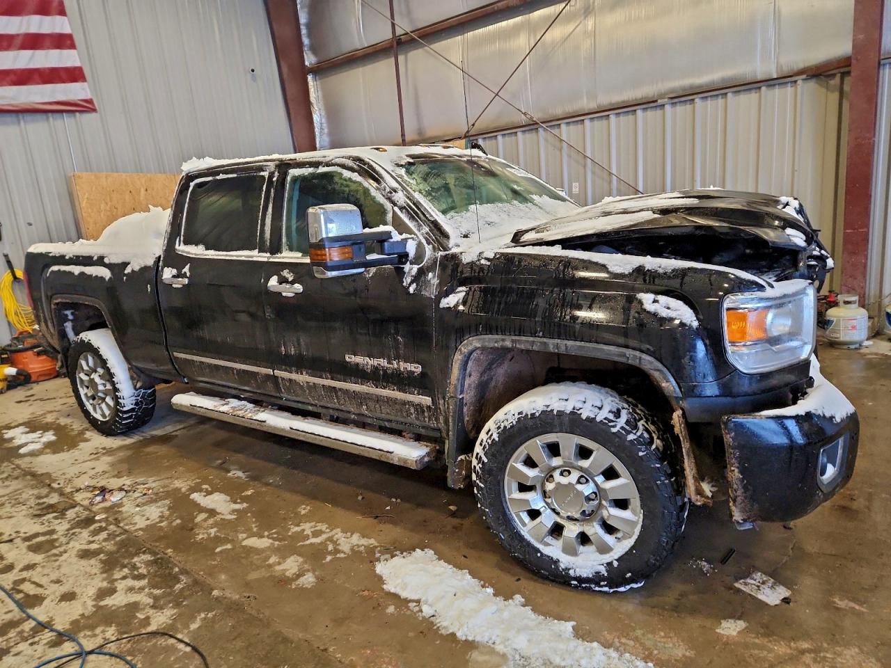 GMC Sierra K2500 Denali Image 12