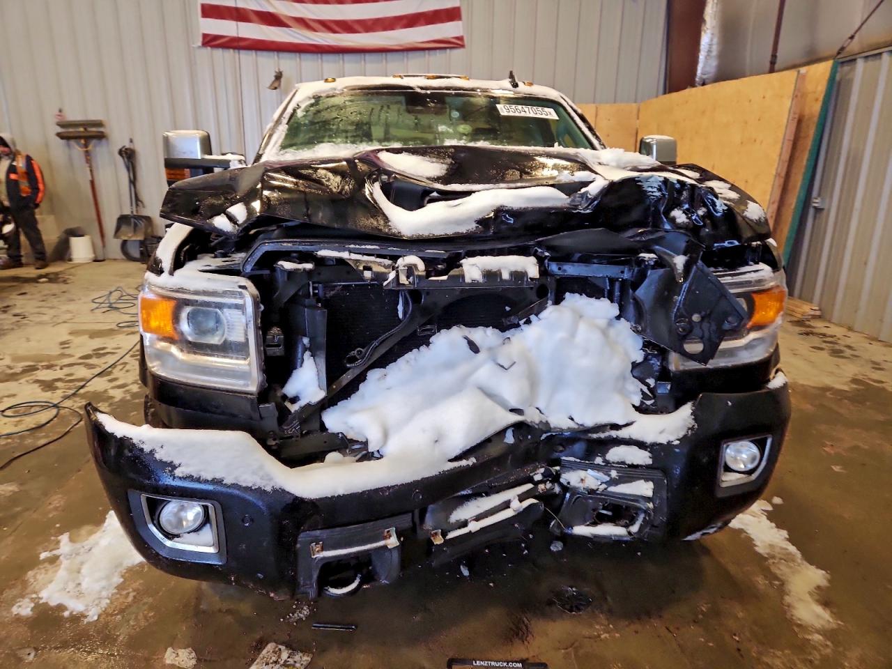 GMC Sierra K2500 Denali Image 6